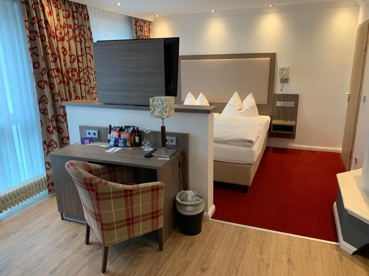 Deluxe Double Room Shower